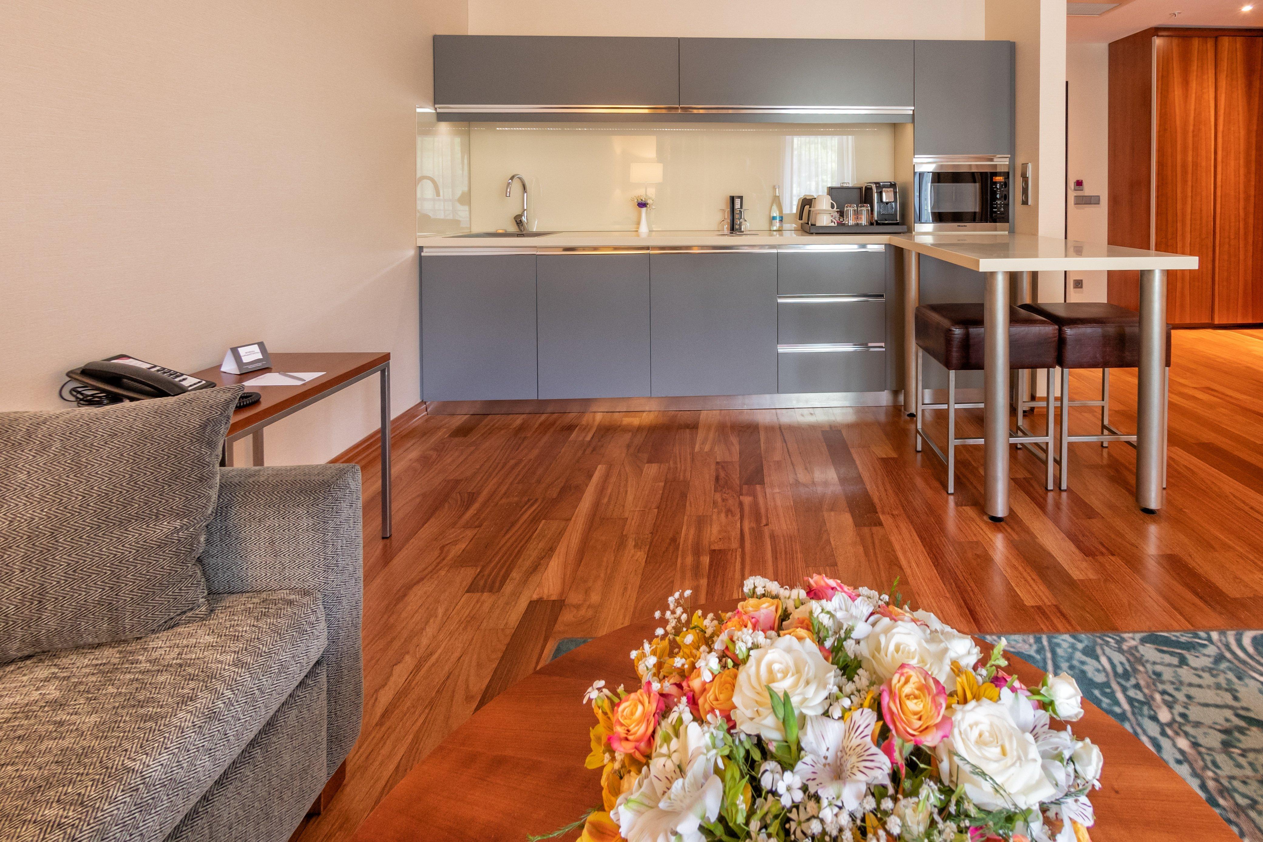 Crowne Plaza - Borjomi By Ihg Hotel Buitenkant foto A kitchen in a serviced apartment