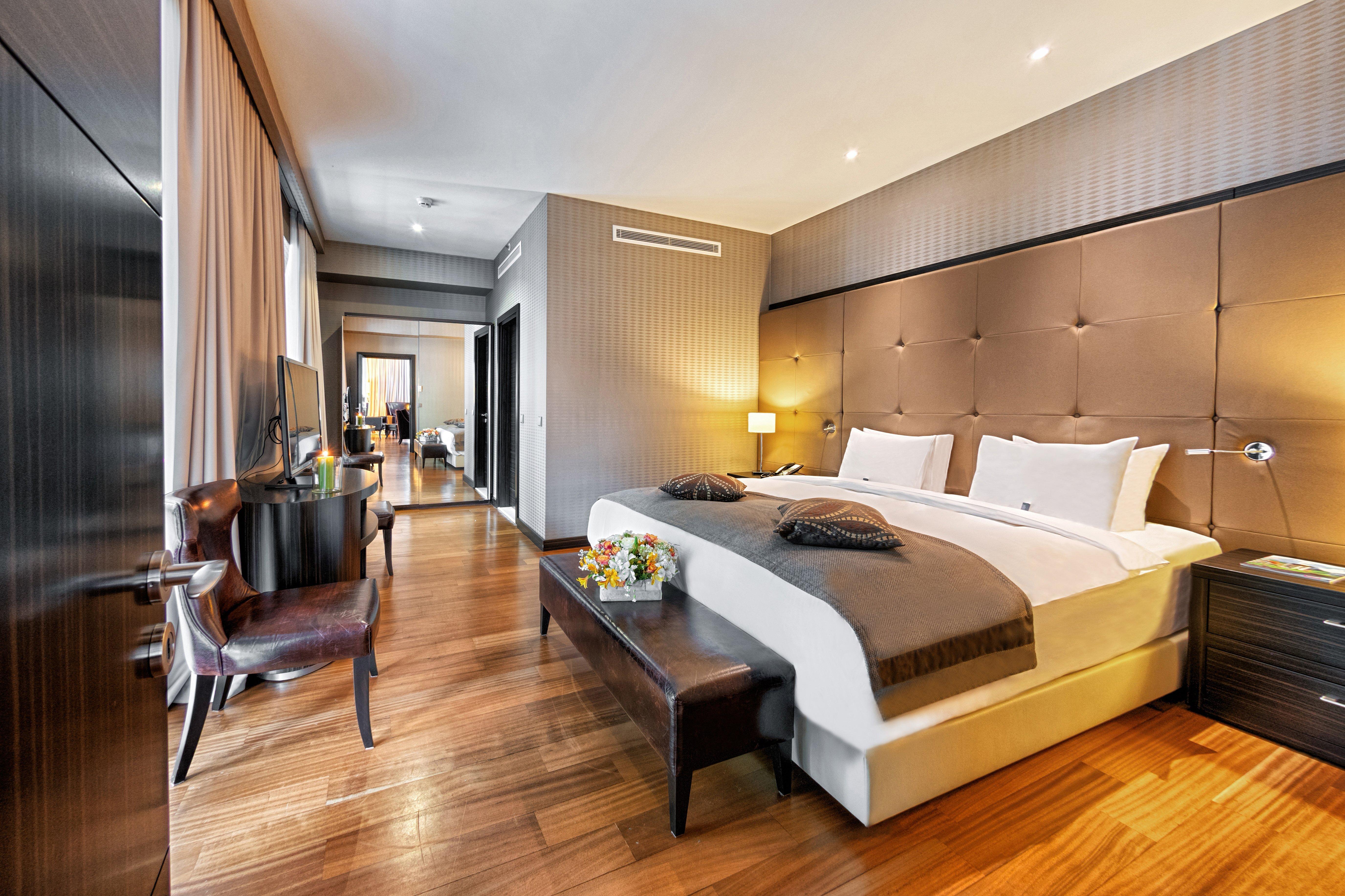 Crowne Plaza - Borjomi By Ihg Hotel Buitenkant foto A suite at the hotel