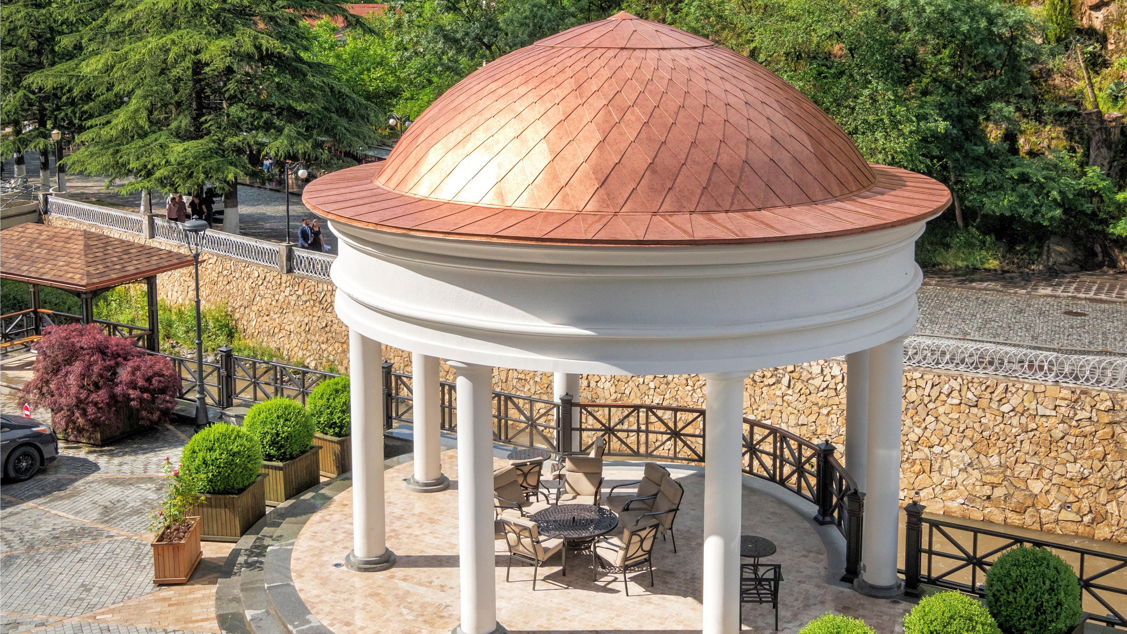 Crowne Plaza - Borjomi By Ihg Hotel Buitenkant foto The gazebo at the center of the park