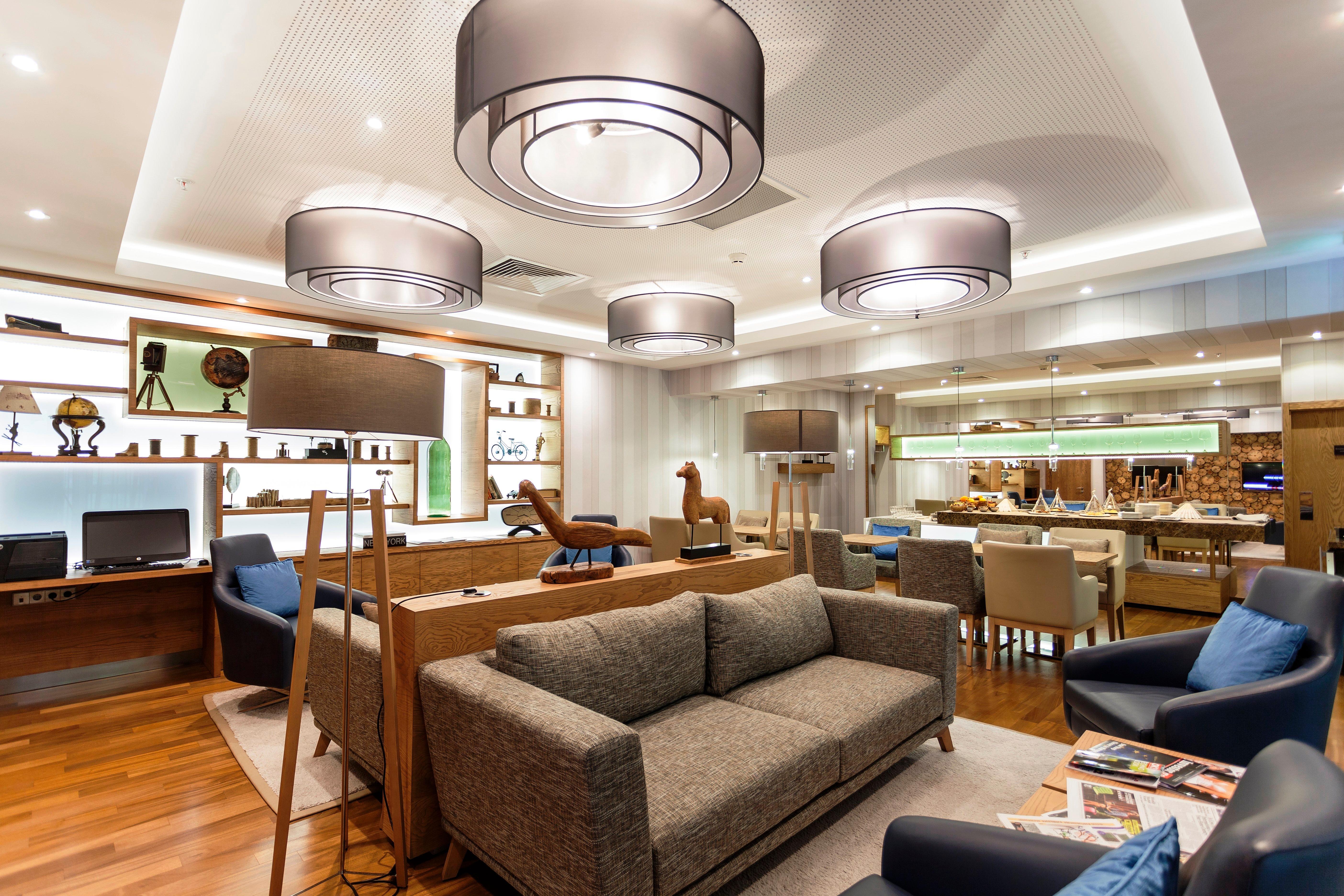 Crowne Plaza - Borjomi By Ihg Hotel Buitenkant foto The lounge at the airport