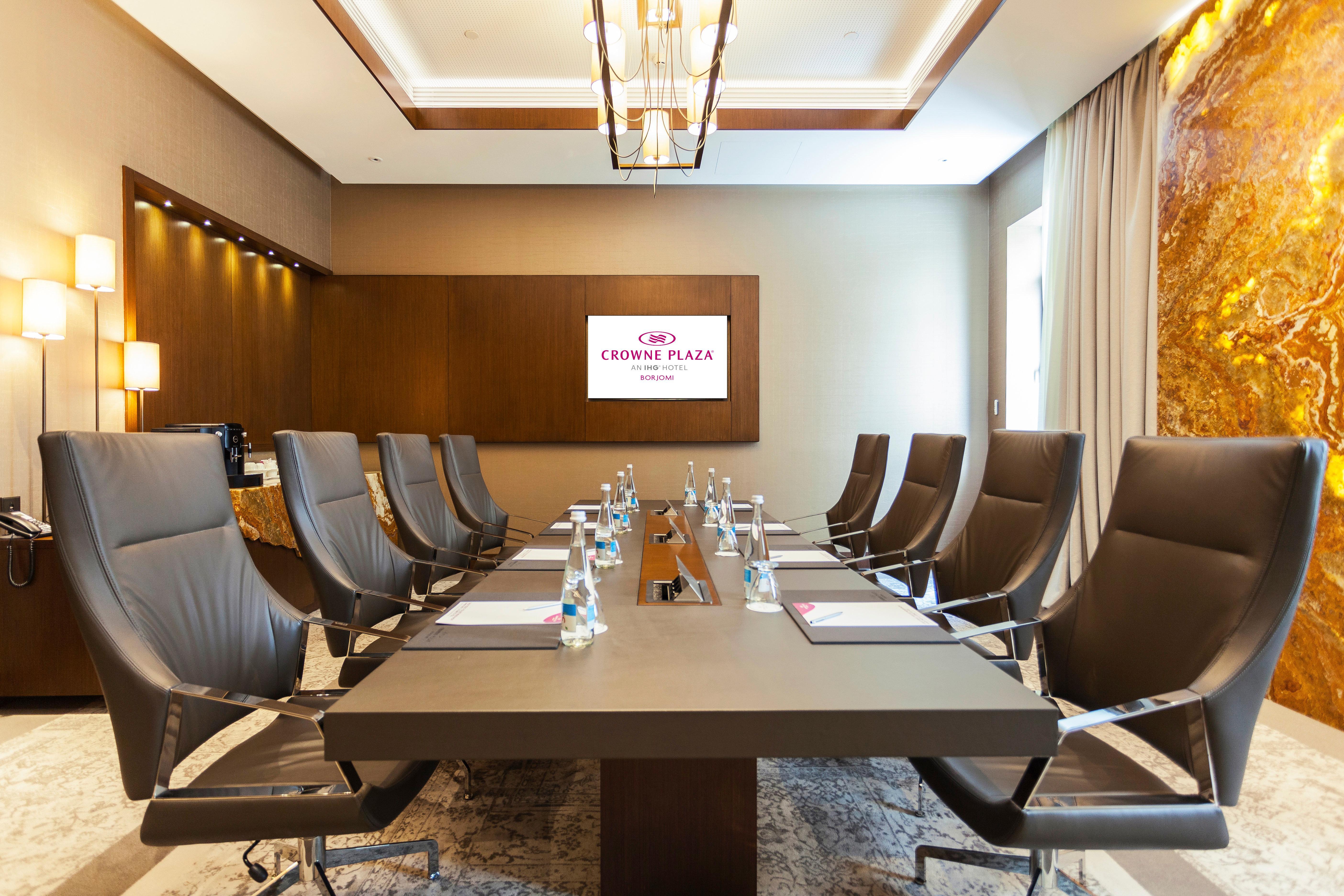 Crowne Plaza - Borjomi By Ihg Hotel Buitenkant foto Meeting room