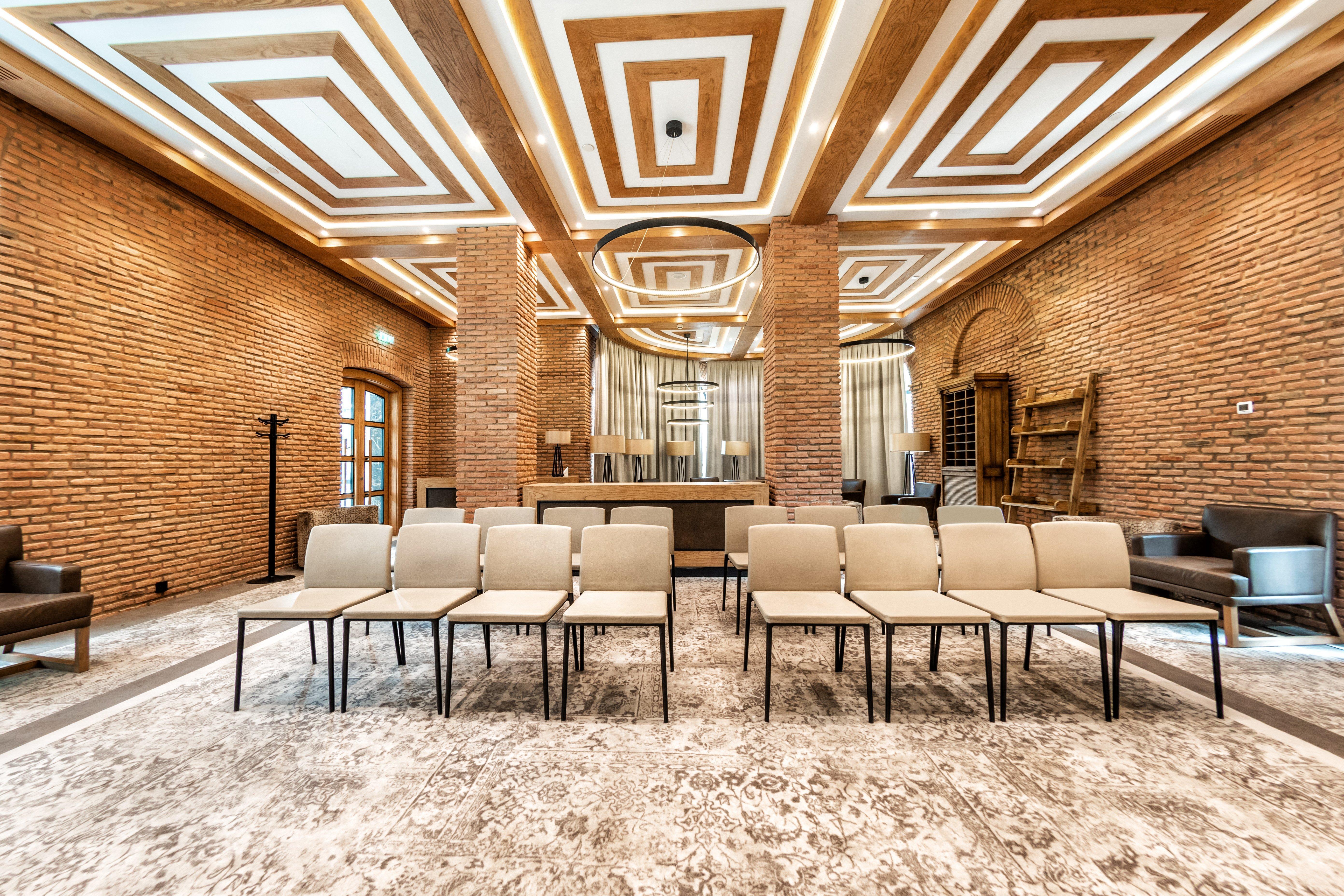 Crowne Plaza - Borjomi By Ihg Hotel Buitenkant foto The interior of the new synagogue