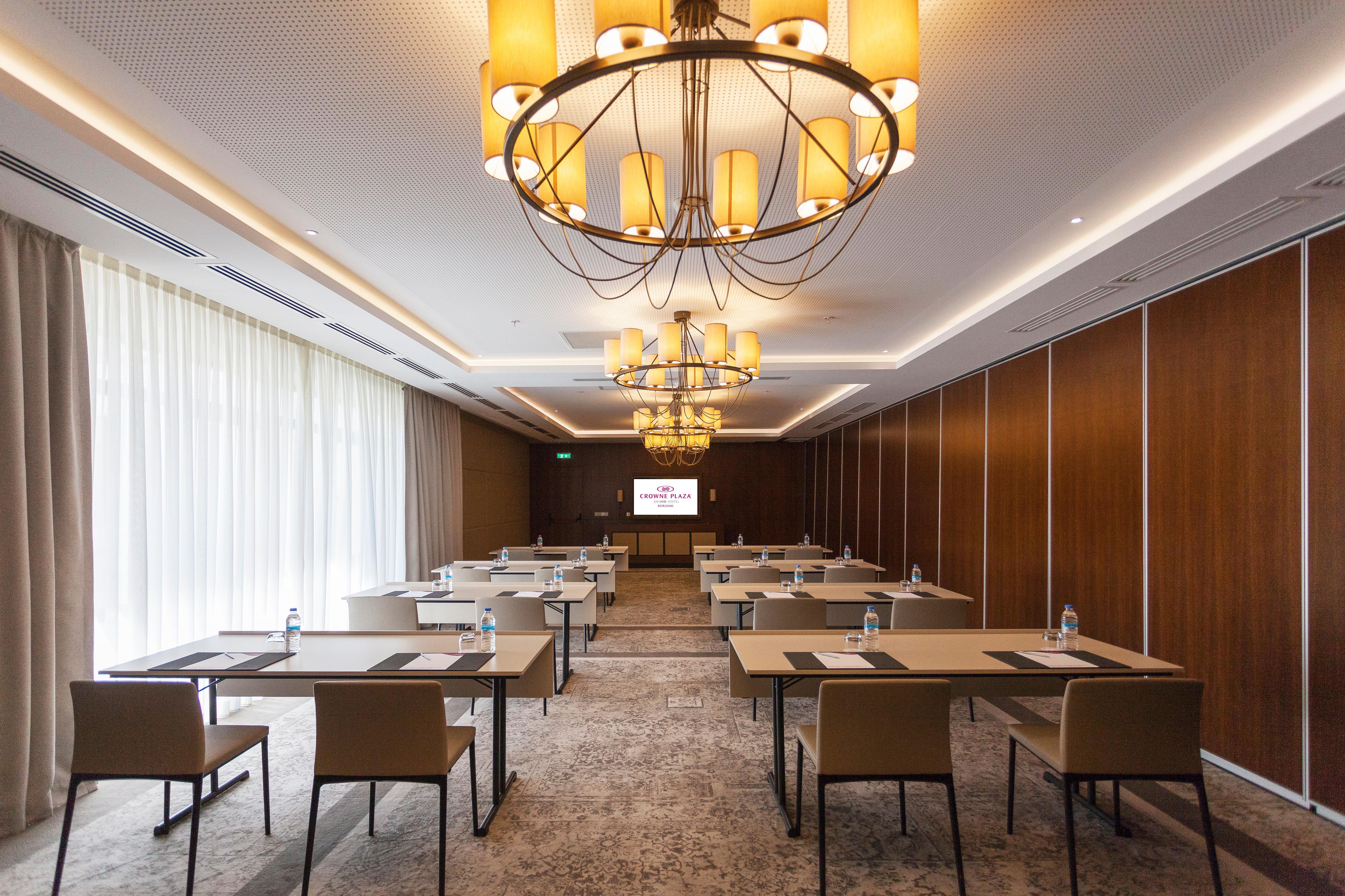 Crowne Plaza - Borjomi By Ihg Hotel Buitenkant foto Meeting room
